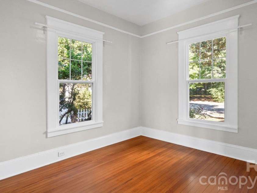 605 Oakland Avenue, Charlotte, NC 28204.  MLS# CAR4432547, YatesRealty ID 56602. 