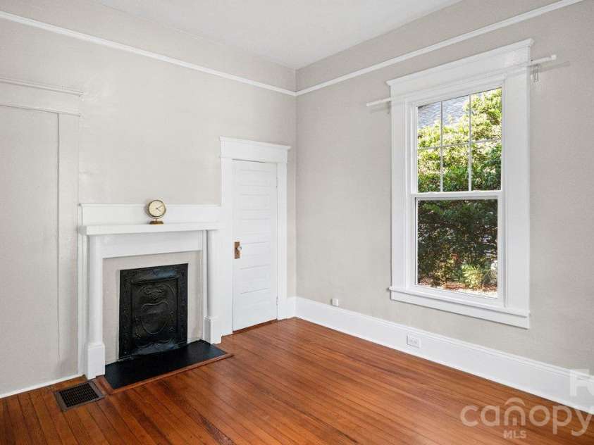 605 Oakland Avenue, Charlotte, NC 28204.  MLS# CAR4432547, YatesRealty ID 56602. 