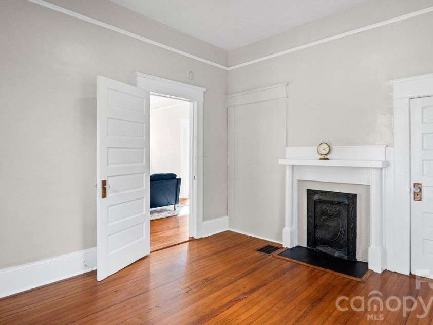 605 Oakland Avenue, Charlotte, NC 28204.  MLS# CAR4432547, YatesRealty ID 56602. 