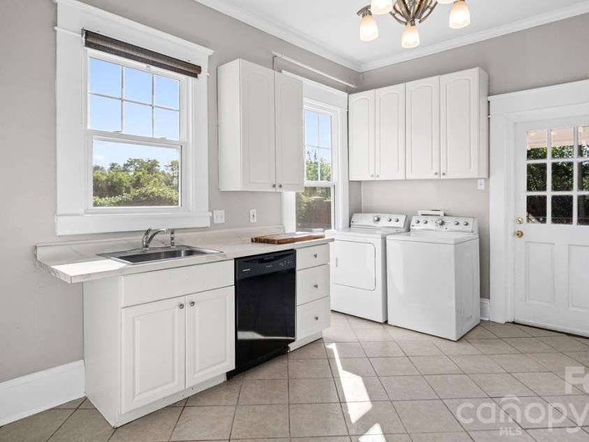 605 Oakland Avenue, Charlotte, NC 28204.  MLS# CAR4432547, YatesRealty ID 56602. 