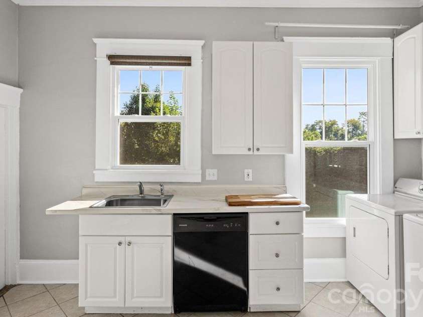 605 Oakland Avenue, Charlotte, NC 28204.  MLS# CAR4432547, YatesRealty ID 56602. 