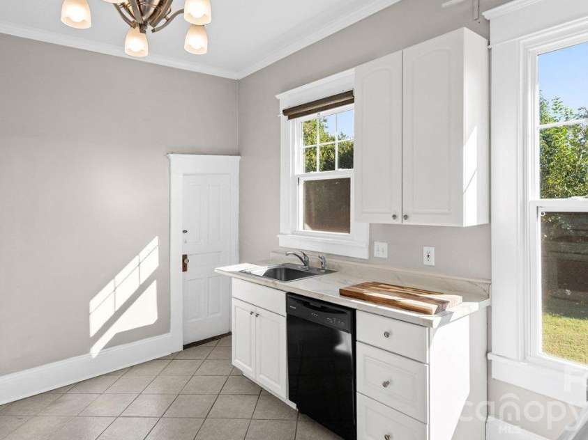 605 Oakland Avenue, Charlotte, NC 28204.  MLS# CAR4432547, YatesRealty ID 56602. 