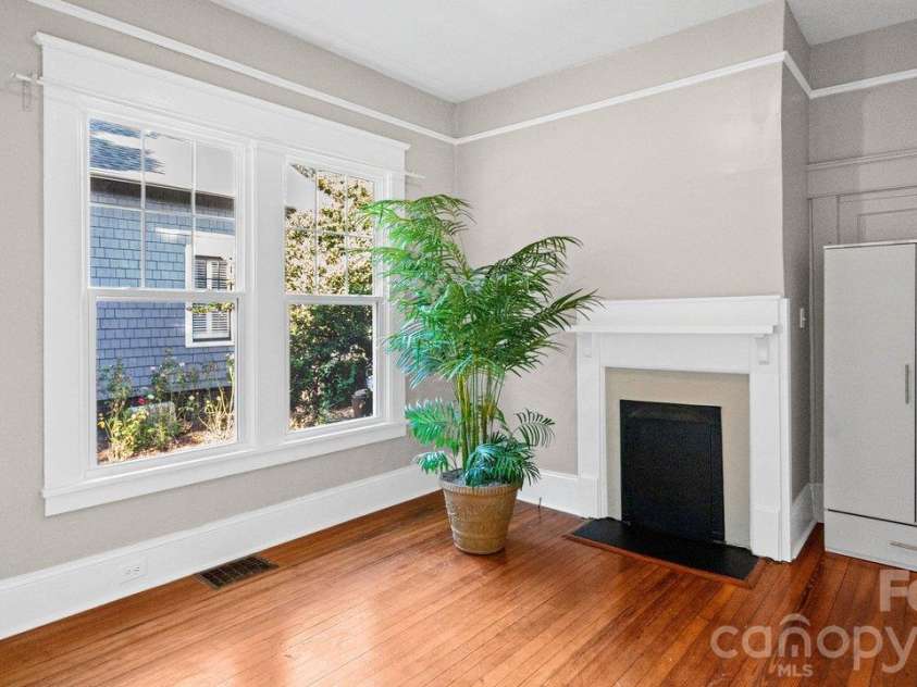 605 Oakland Avenue, Charlotte, NC 28204.  MLS# CAR4432547, YatesRealty ID 56602. 