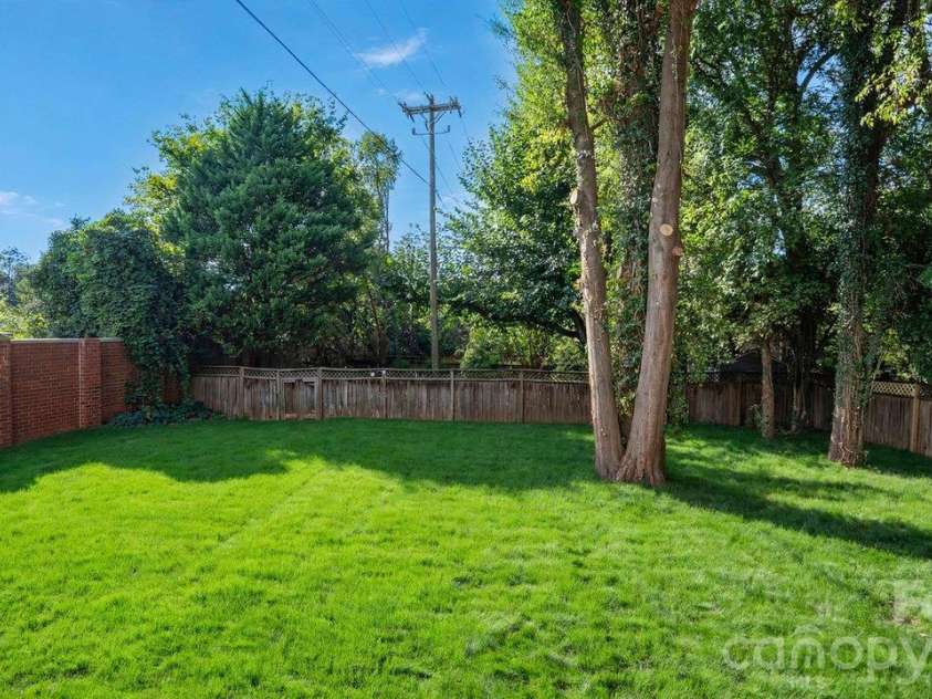 605 Oakland Avenue, Charlotte, NC 28204.  MLS# CAR4432547, YatesRealty ID 56602. 
