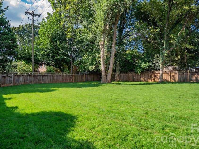605 Oakland Avenue, Charlotte, NC 28204.  MLS# CAR4432547, YatesRealty ID 56602. 