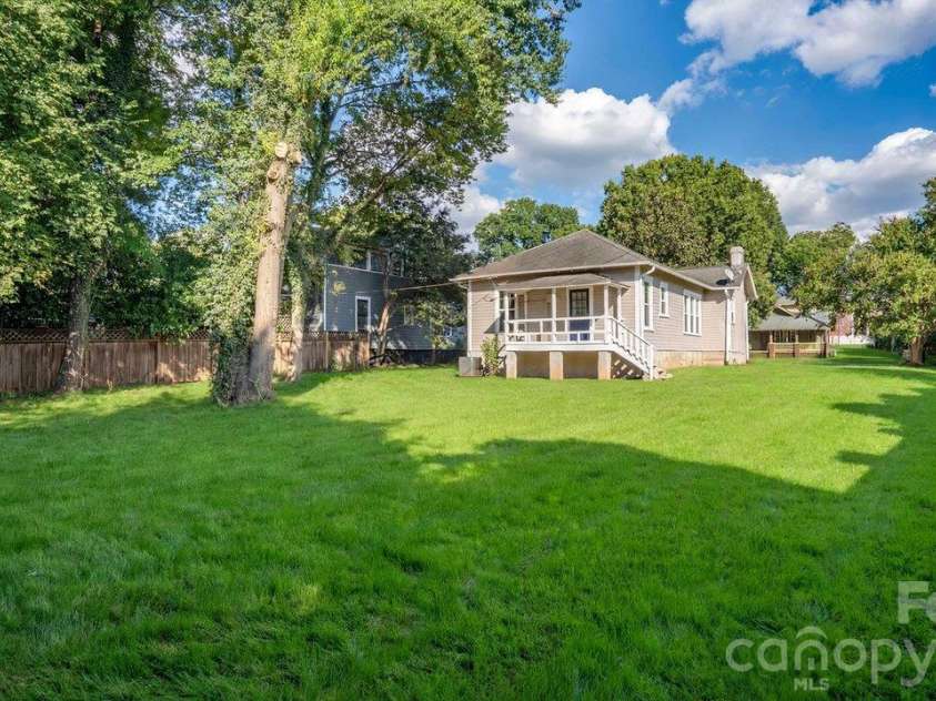 605 Oakland Avenue, Charlotte, NC 28204.  MLS# CAR4432547, YatesRealty ID 56602. 