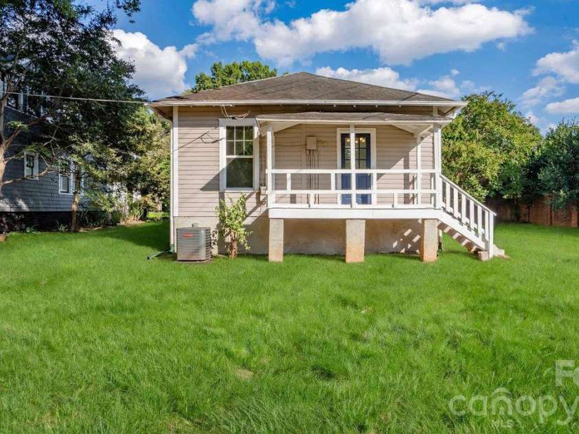 605 Oakland Avenue, Charlotte, NC 28204.  MLS# CAR4432547, YatesRealty ID 56602. 