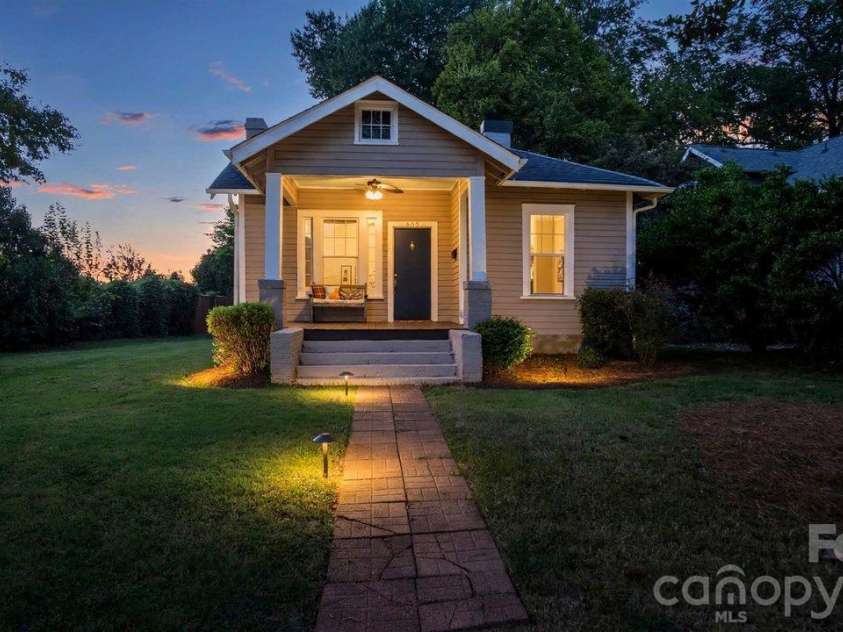 605 Oakland Avenue, Charlotte, NC 28204.  MLS# CAR4432547, YatesRealty ID 56602. 