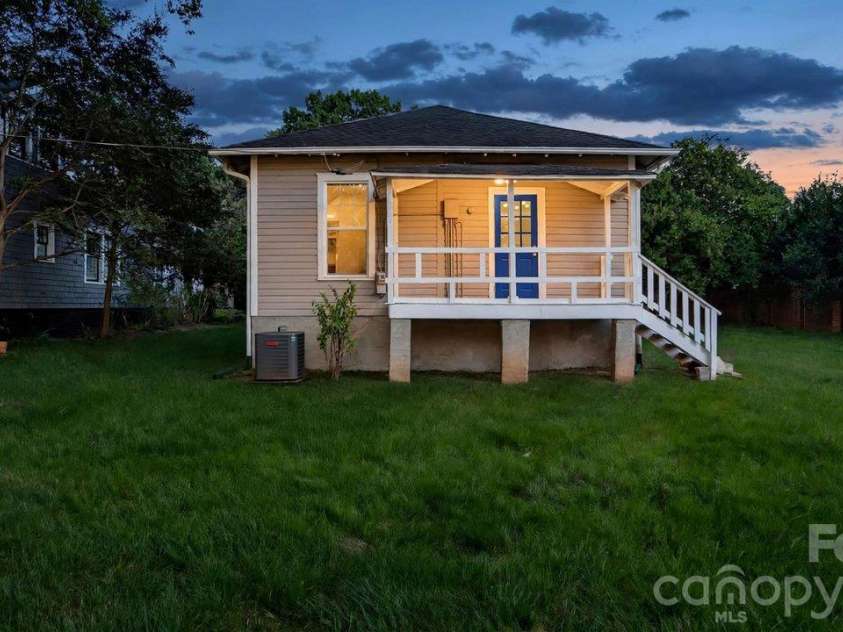 605 Oakland Avenue, Charlotte, NC 28204.  MLS# CAR4432547, YatesRealty ID 56602. 