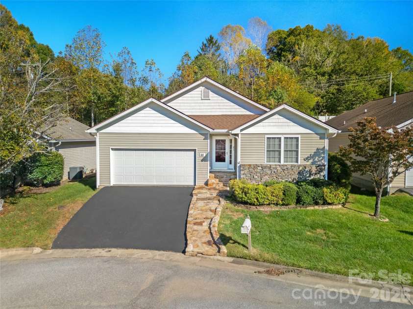 88 Danbury Lane, Brevard, NC 28712.  MLS# CAR4433132, YatesRealty ID 56603. 