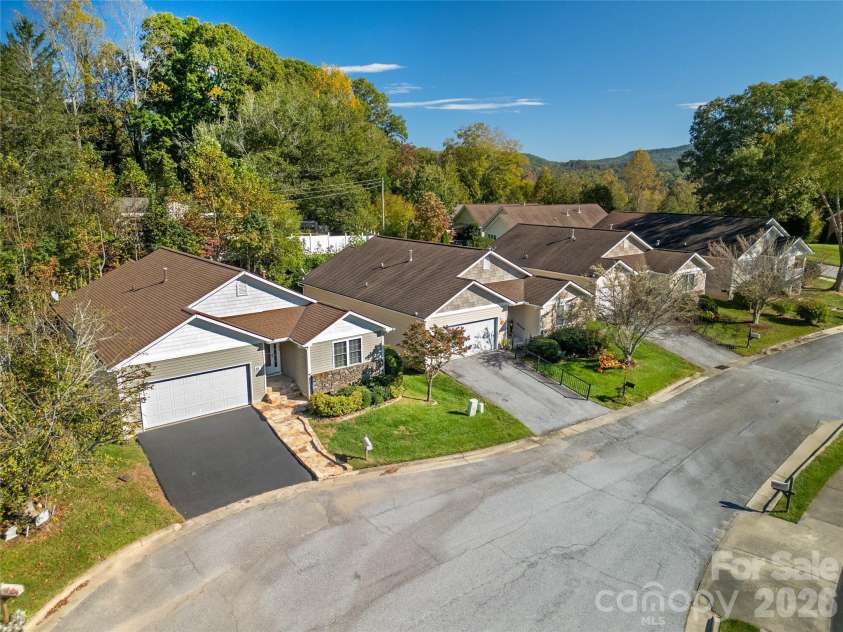 88 Danbury Lane, Brevard, NC 28712.  MLS# CAR4433132, YatesRealty ID 56603. 