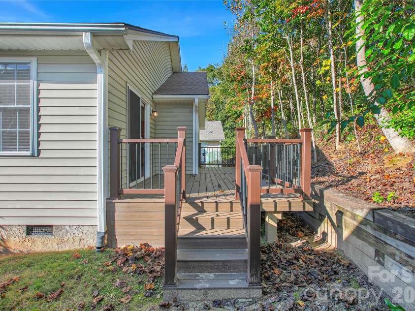 88 Danbury Lane, Brevard, NC 28712.  MLS# CAR4433132, YatesRealty ID 56603. 