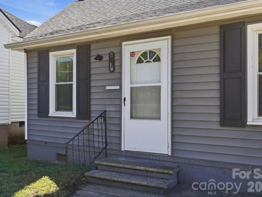 938 White Street, Rock Hill, SC 29730.  MLS# CAR4431859, YatesRealty ID 56612. 