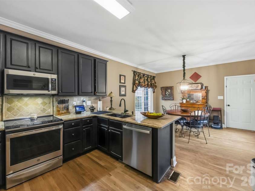 10639 Quarrier Drive, Cornelius, NC 28031.  MLS# CAR4434785, YatesRealty ID 56614. 