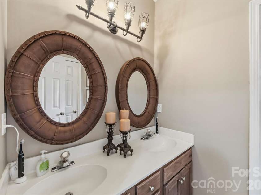 10639 Quarrier Drive, Cornelius, NC 28031.  MLS# CAR4434785, YatesRealty ID 56614. 
