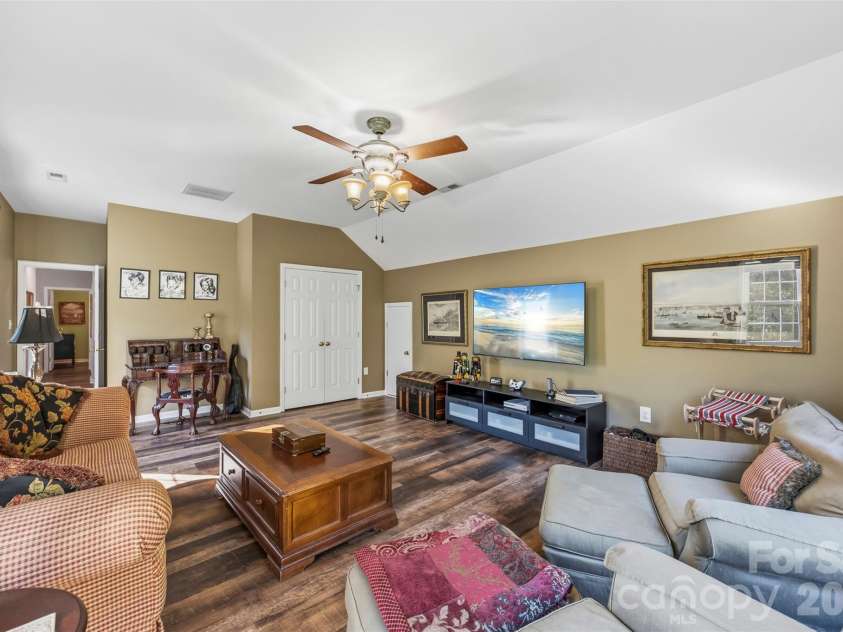 10639 Quarrier Drive, Cornelius, NC 28031.  MLS# CAR4434785, YatesRealty ID 56614. 