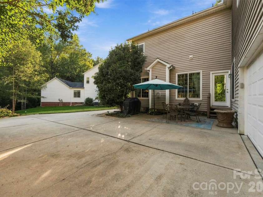 10639 Quarrier Drive, Cornelius, NC 28031.  MLS# CAR4434785, YatesRealty ID 56614. 