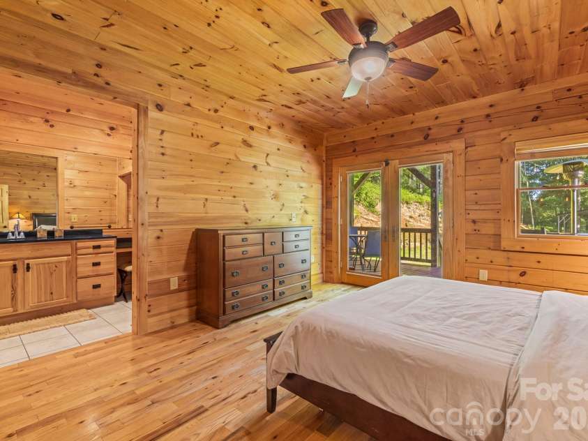 1120 Grizzly Ridge, Bryson City, NC 28713.  MLS# CAR4434317, YatesRealty ID 56616. 