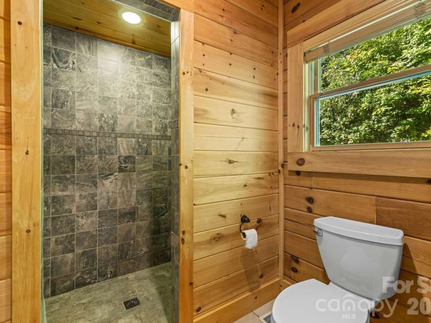 1120 Grizzly Ridge, Bryson City, NC 28713.  MLS# CAR4434317, YatesRealty ID 56616. 