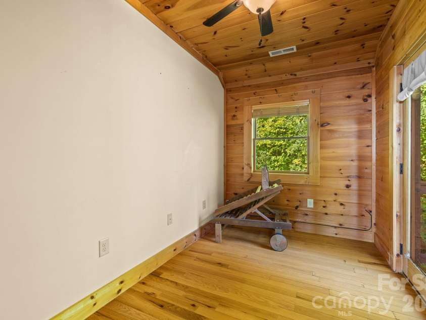 1120 Grizzly Ridge, Bryson City, NC 28713.  MLS# CAR4434317, YatesRealty ID 56616. 