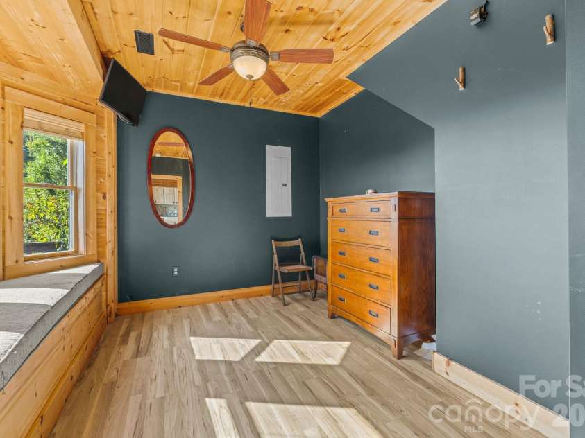 1120 Grizzly Ridge, Bryson City, NC 28713.  MLS# CAR4434317, YatesRealty ID 56616. 