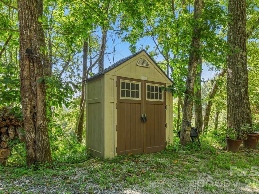1120 Grizzly Ridge, Bryson City, NC 28713.  MLS# CAR4434317, YatesRealty ID 56616. 