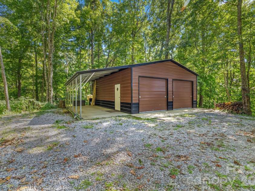 1120 Grizzly Ridge, Bryson City, NC 28713.  MLS# CAR4434317, YatesRealty ID 56616. 