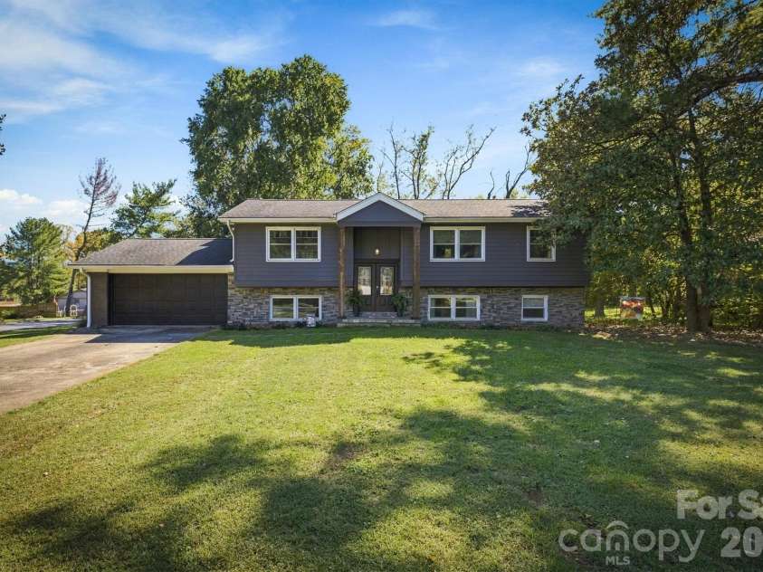 108 Inglewood Drive, Morganton, NC 28655.  MLS# CAR4434450, YatesRealty ID 56618. 
