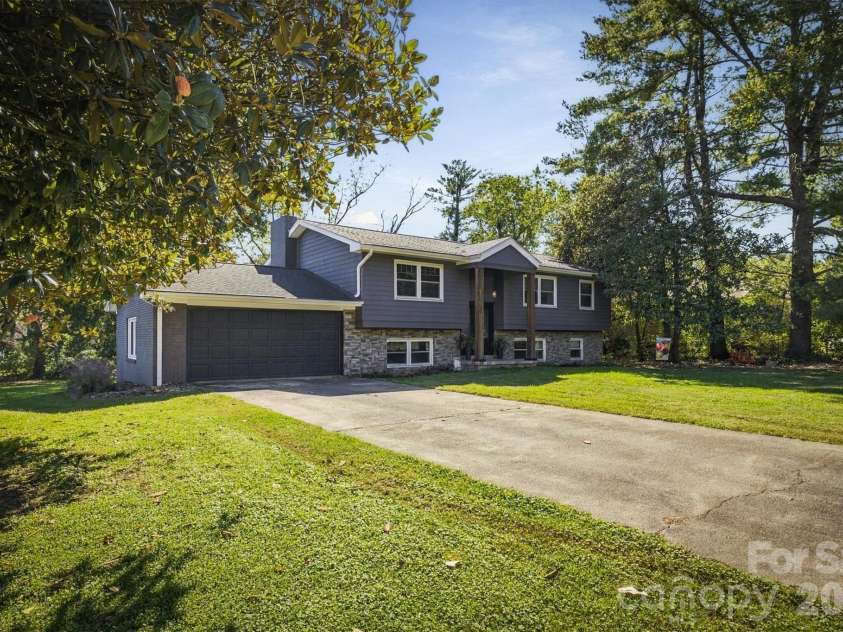 108 Inglewood Drive, Morganton, NC 28655.  MLS# CAR4434450, YatesRealty ID 56618. 