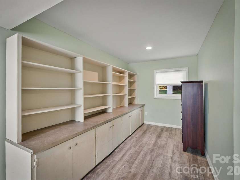108 Inglewood Drive, Morganton, NC 28655.  MLS# CAR4434450, YatesRealty ID 56618. 