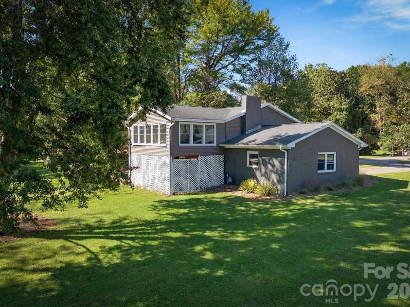 108 Inglewood Drive, Morganton, NC 28655.  MLS# CAR4434450, YatesRealty ID 56618. 