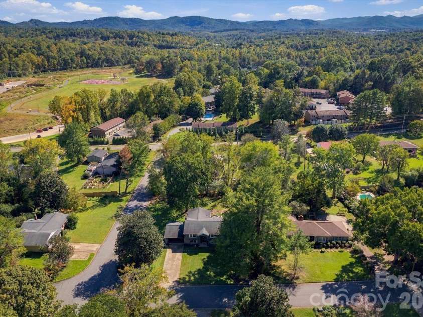 108 Inglewood Drive, Morganton, NC 28655.  MLS# CAR4434450, YatesRealty ID 56618. 