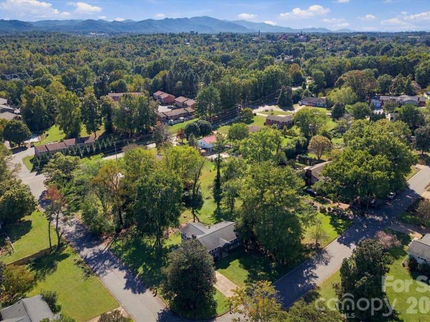 108 Inglewood Drive, Morganton, NC 28655.  MLS# CAR4434450, YatesRealty ID 56618. 