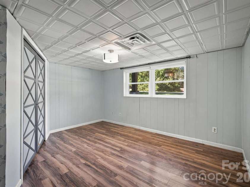 108 Inglewood Drive, Morganton, NC 28655.  MLS# CAR4434450, YatesRealty ID 56618. Flex Space