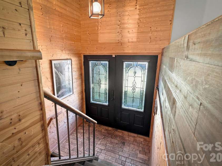 108 Inglewood Drive, Morganton, NC 28655.  MLS# CAR4434450, YatesRealty ID 56618. Foyer