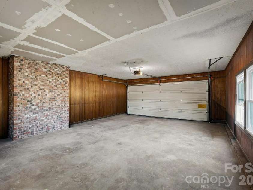 108 Inglewood Drive, Morganton, NC 28655.  MLS# CAR4434450, YatesRealty ID 56618. Garage