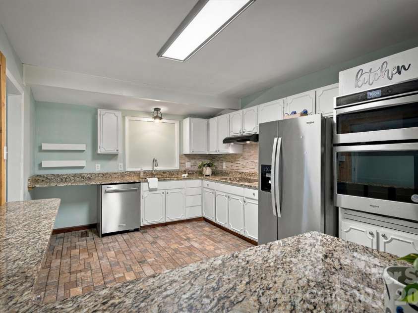 108 Inglewood Drive, Morganton, NC 28655.  MLS# CAR4434450, YatesRealty ID 56618. Kitchen