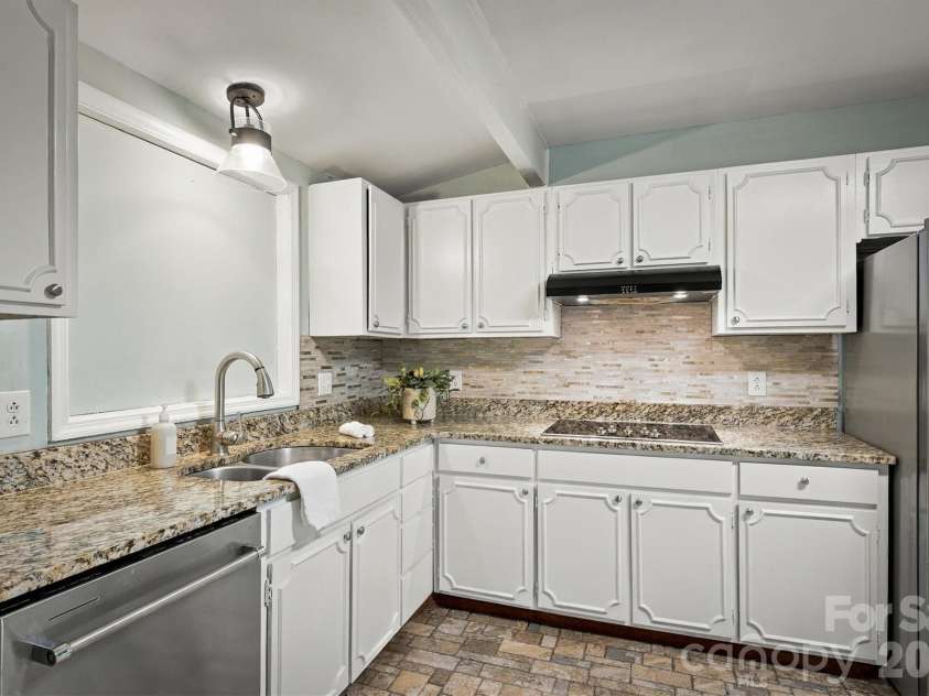 108 Inglewood Drive, Morganton, NC 28655.  MLS# CAR4434450, YatesRealty ID 56618. Kitchen