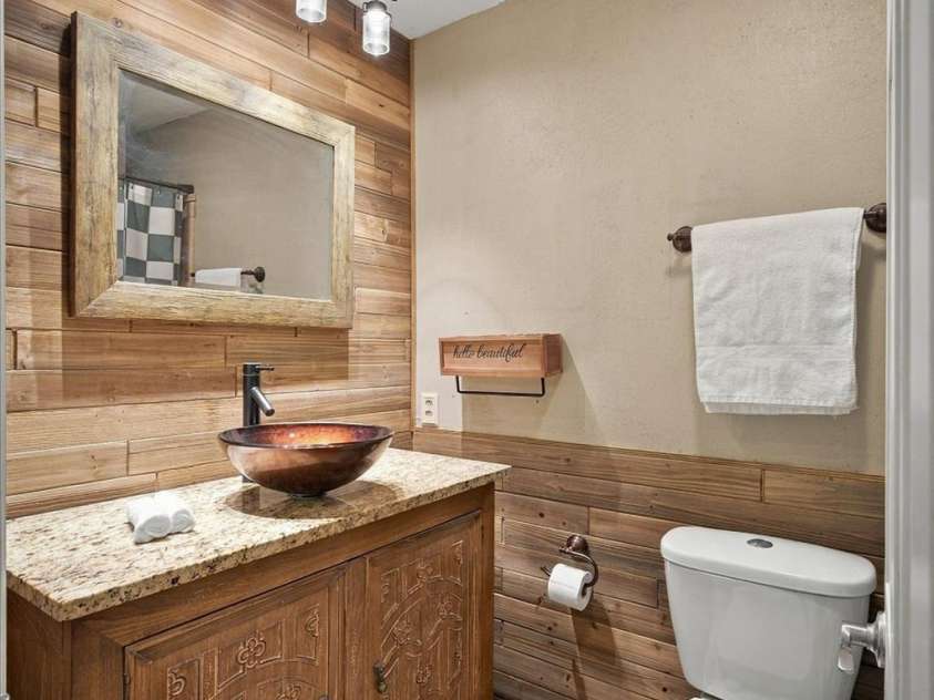 108 Inglewood Drive, Morganton, NC 28655.  MLS# CAR4434450, YatesRealty ID 56618. Upper Hall Full Bathroom