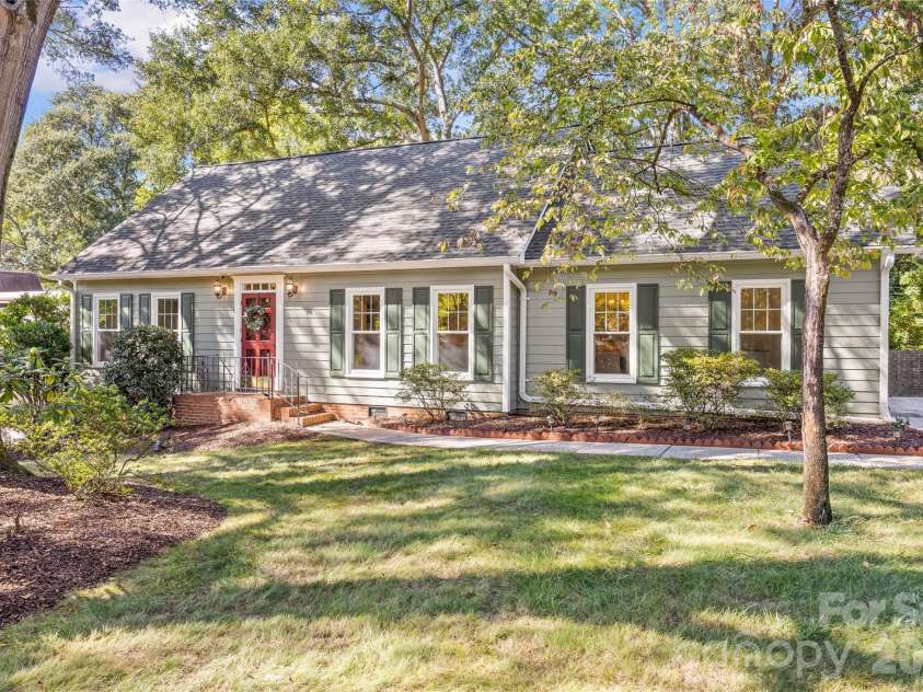 5132 Camilla Drive, Charlotte, NC 28226.  MLS# CAR4432368, YatesRealty ID 56620. 4 bed, 2.5 bath Home in Carmel Woods