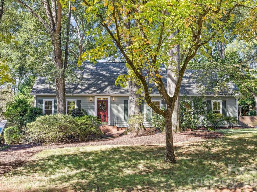 5132 Camilla Drive, Charlotte, NC 28226.  MLS# CAR4432368, YatesRealty ID 56620. 