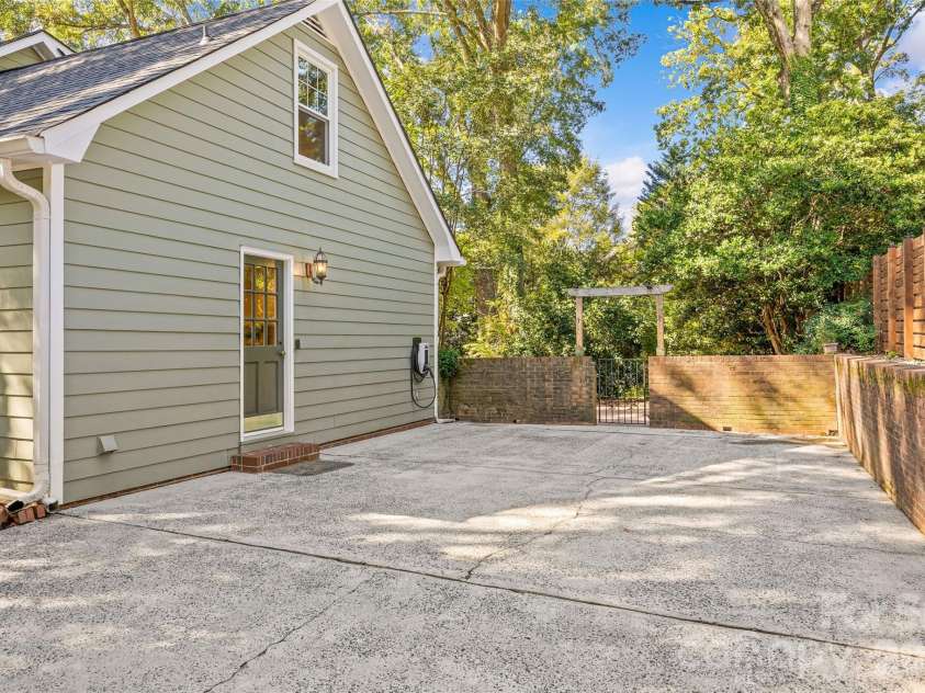 5132 Camilla Drive, Charlotte, NC 28226.  MLS# CAR4432368, YatesRealty ID 56620. 