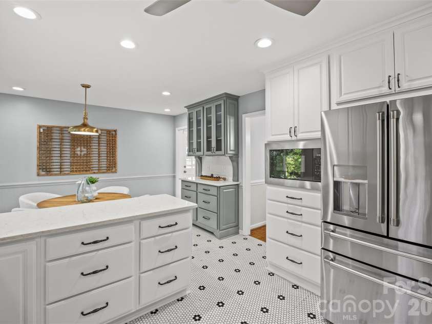 5132 Camilla Drive, Charlotte, NC 28226.  MLS# CAR4432368, YatesRealty ID 56620. 