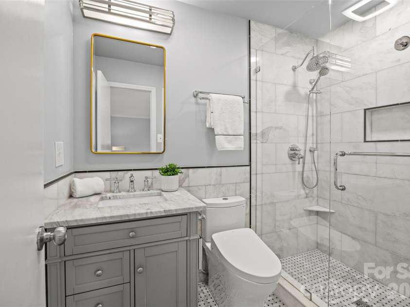 5132 Camilla Drive, Charlotte, NC 28226.  MLS# CAR4432368, YatesRealty ID 56620. En-suite Primary Bathroom