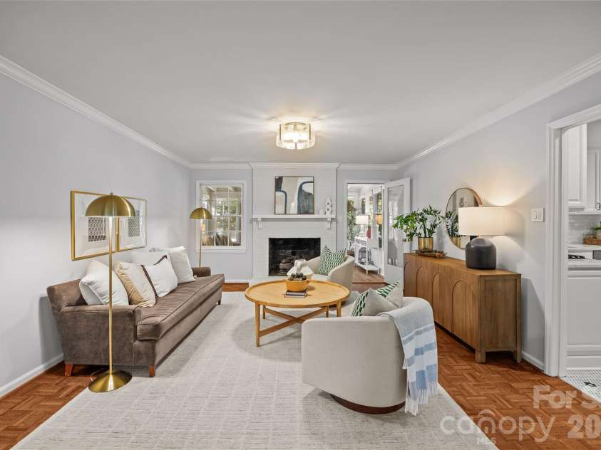 5132 Camilla Drive, Charlotte, NC 28226.  MLS# CAR4432368, YatesRealty ID 56620. Large great room