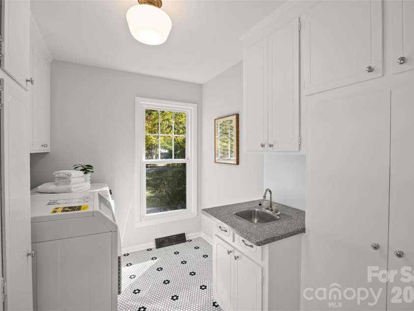 5132 Camilla Drive, Charlotte, NC 28226.  MLS# CAR4432368, YatesRealty ID 56620. Laundry Room Doubles as Drop Zone