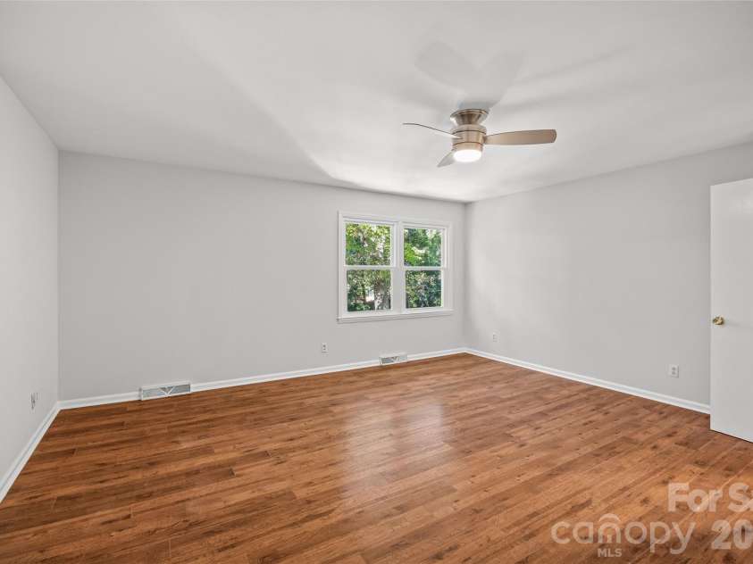 5132 Camilla Drive, Charlotte, NC 28226.  MLS# CAR4432368, YatesRealty ID 56620. Spacious Bedroom 3