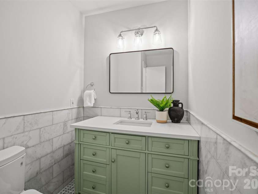 5132 Camilla Drive, Charlotte, NC 28226.  MLS# CAR4432368, YatesRealty ID 56620. Updated Half Bath on Main