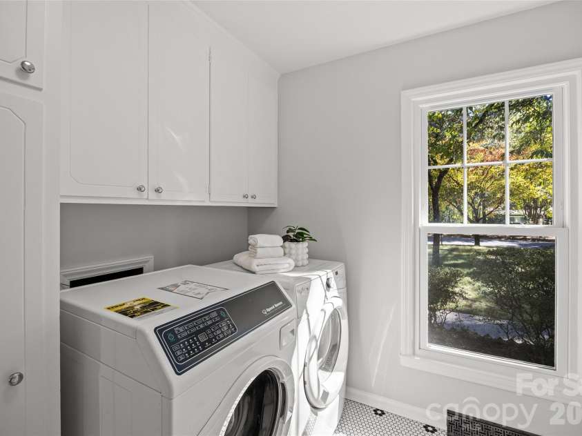 5132 Camilla Drive, Charlotte, NC 28226.  MLS# CAR4432368, YatesRealty ID 56620. Washer / Dryer Convey