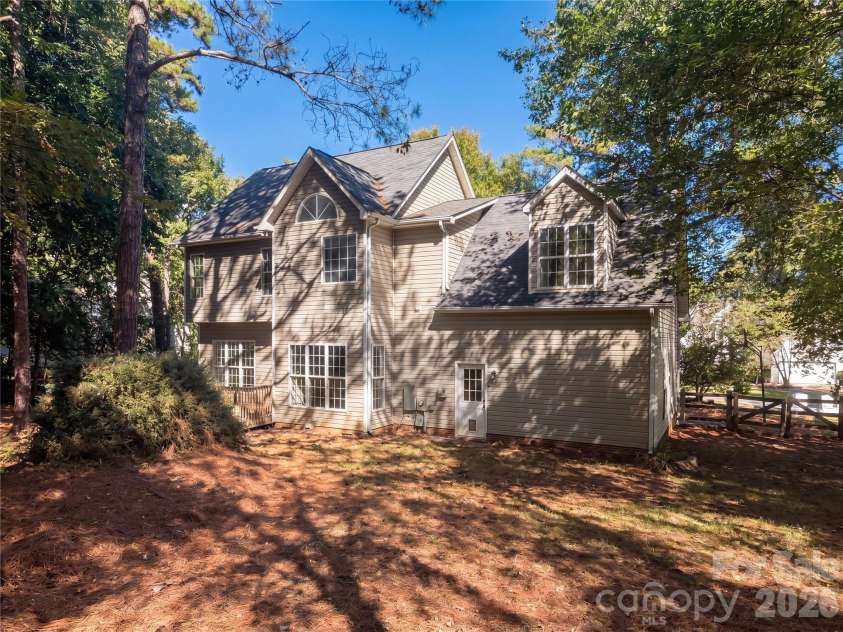 8303 Poplar Grove Circle, Waxhaw, NC 28173.  MLS# CAR4434825, YatesRealty ID 56621. 